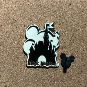 Magic Kingdom Mickey Disney trading pin